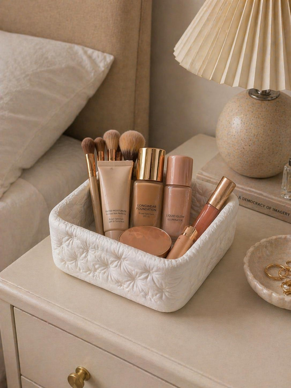 Makeup Storage Tray | Vanity Organiser for Cosmetics & Brushes | Quilted Beauty Holder | Skincare Organiser Gift