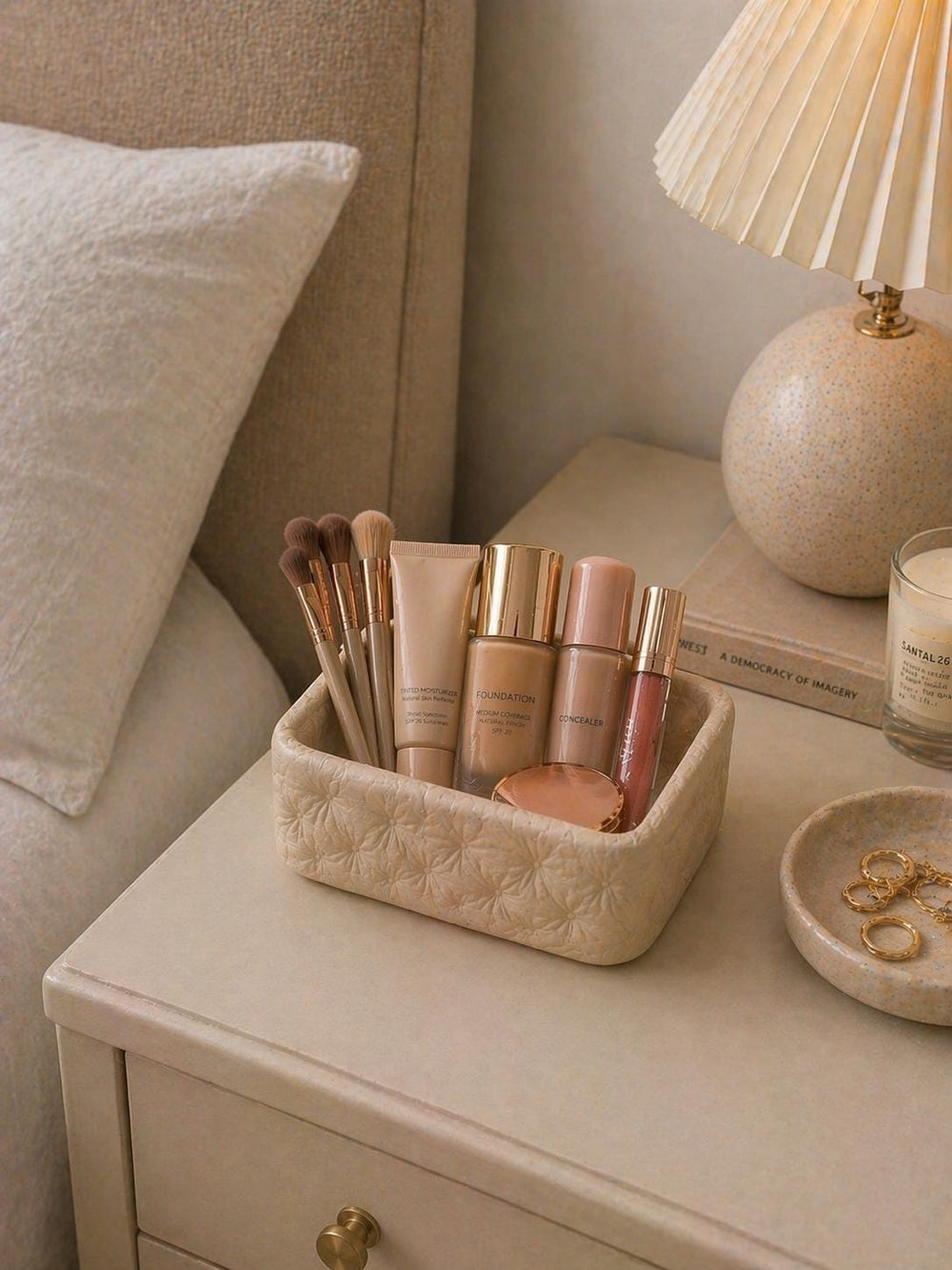 Makeup Storage Tray | Vanity Organiser for Cosmetics & Brushes | Quilted Beauty Holder | Skincare Organiser Gift