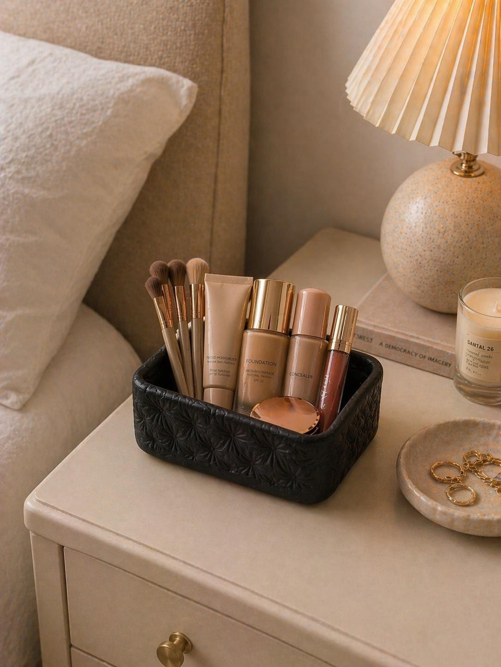 Makeup Storage Tray | Vanity Organiser for Cosmetics & Brushes | Quilted Beauty Holder | Skincare Organiser Gift
